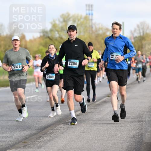 12.04.2026 - 45. Internationalen Wilhelmsburger Insellauf Dr. Thomas Lammeyer http://msf.ph/oto/9433943 12.04.2026 09:19:41 Laufen 3978, 3680, 4943, 2206, 2008, 212 meine-sportfotos.de