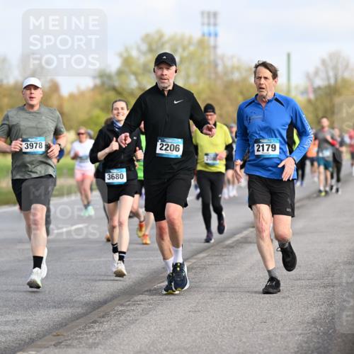 12.04.2026 - 45. Internationalen Wilhelmsburger Insellauf Dr. Thomas Lammeyer http://msf.ph/oto/9433944 12.04.2026 09:19:41 Laufen 3978, 4943, 3680, 2206, 2179 meine-sportfotos.de