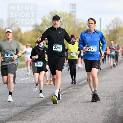 12.04.2026 - 45. Internationalen Wilhelmsburger Insellauf Dr. Thomas Lammeyer http://msf.ph/oto/9433945 12.04.2026 09:19:41 Laufen 3978, 943, 3680, 2206, 2179 meine-sportfotos.de