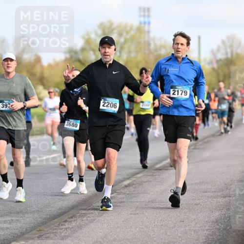 12.04.2026 - 45. Internationalen Wilhelmsburger Insellauf Dr. Thomas Lammeyer http://msf.ph/oto/9433946 12.04.2026 09:19:41 Laufen 397, 3680, 13, 2206, 200, 2179 meine-sportfotos.de