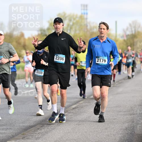 12.04.2026 - 45. Internationalen Wilhelmsburger Insellauf Dr. Thomas Lammeyer http://msf.ph/oto/9433947 12.04.2026 09:19:42 Laufen 3972, 3680, 2206, 21004, 2179 meine-sportfotos.de