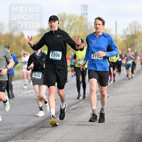 12.04.2026 - 45. Internationalen Wilhelmsburger Insellauf Dr. Thomas Lammeyer http://msf.ph/oto/9433948 12.04.2026 09:19:42 Laufen 3978, 3680, 2206, 2175 meine-sportfotos.de