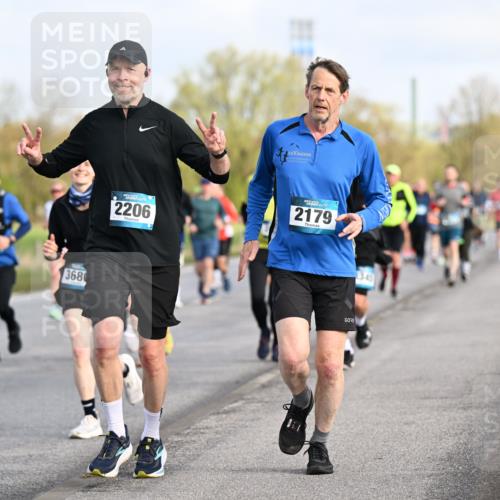 12.04.2026 - 45. Internationalen Wilhelmsburger Insellauf Dr. Thomas Lammeyer http://msf.ph/oto/9433951 12.04.2026 09:19:42 Laufen 397, 3680, 2206, 2179, 1341 meine-sportfotos.de