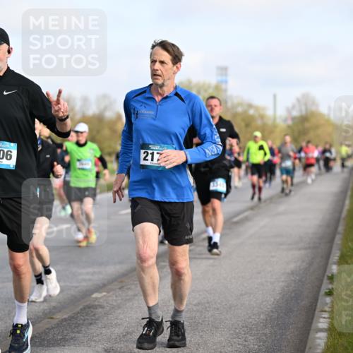 12.04.2026 - 45. Internationalen Wilhelmsburger Insellauf Dr. Thomas Lammeyer http://msf.ph/oto/9433959 12.04.2026 09:19:44 Laufen 2206, 217, 3341 meine-sportfotos.de