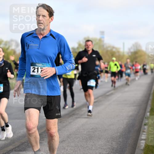 12.04.2026 - 45. Internationalen Wilhelmsburger Insellauf Dr. Thomas Lammeyer http://msf.ph/oto/9433963 12.04.2026 09:19:45 Laufen 3680, 217 meine-sportfotos.de