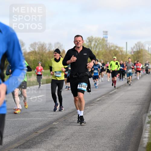 12.04.2026 - 45. Internationalen Wilhelmsburger Insellauf Dr. Thomas Lammeyer http://msf.ph/oto/9433966 12.04.2026 09:19:45 Laufen 2179, 2088, 3345 meine-sportfotos.de