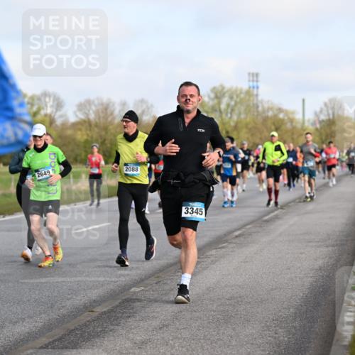 12.04.2026 - 45. Internationalen Wilhelmsburger Insellauf Dr. Thomas Lammeyer http://msf.ph/oto/9433967 12.04.2026 09:19:45 Laufen 18, 2649, 2088, 3345 meine-sportfotos.de