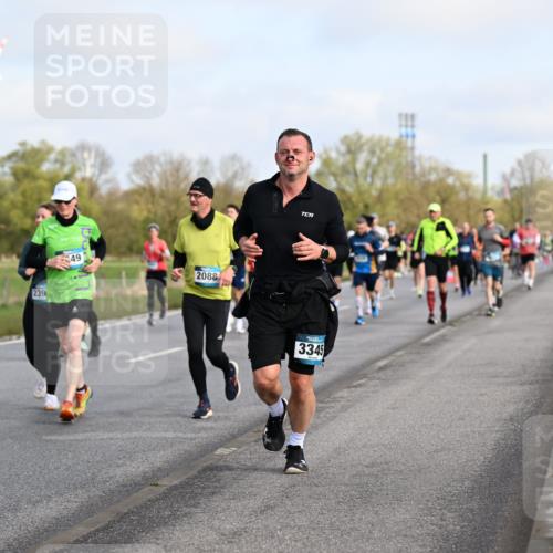 12.04.2026 - 45. Internationalen Wilhelmsburger Insellauf Dr. Thomas Lammeyer http://msf.ph/oto/9433968 12.04.2026 09:19:45 Laufen 2418, 239, 49, 2088, 3345 meine-sportfotos.de