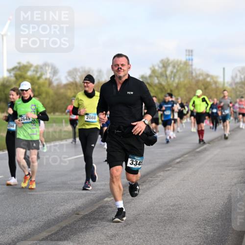 12.04.2026 - 45. Internationalen Wilhelmsburger Insellauf Dr. Thomas Lammeyer http://msf.ph/oto/9433970 12.04.2026 09:19:46 Laufen 241, 098, 2649, 2088, 3345 meine-sportfotos.de