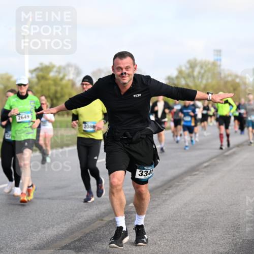 12.04.2026 - 45. Internationalen Wilhelmsburger Insellauf Dr. Thomas Lammeyer http://msf.ph/oto/9433973 12.04.2026 09:19:46 Laufen 2649, 2088, 3345 meine-sportfotos.de