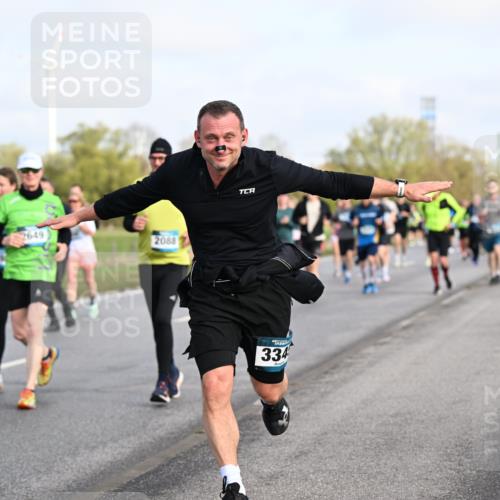 12.04.2026 - 45. Internationalen Wilhelmsburger Insellauf Dr. Thomas Lammeyer http://msf.ph/oto/9433974 12.04.2026 09:19:46 Laufen 2649, 2088, 334 meine-sportfotos.de