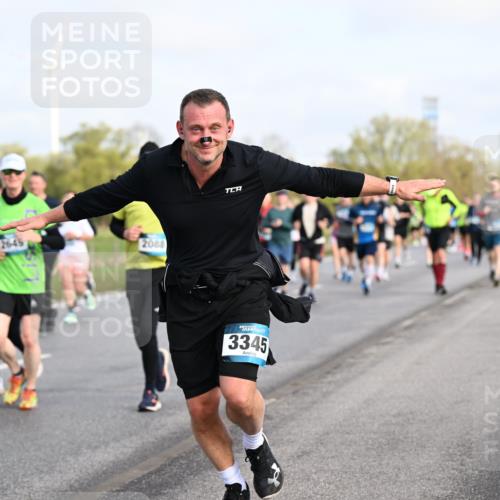 12.04.2026 - 45. Internationalen Wilhelmsburger Insellauf Dr. Thomas Lammeyer http://msf.ph/oto/9433975 12.04.2026 09:19:46 Laufen 2645, 2088, 3345 meine-sportfotos.de