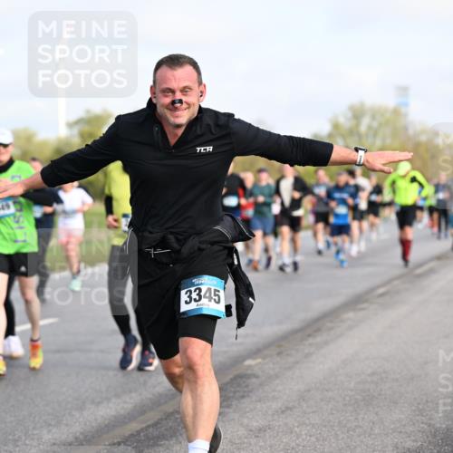 12.04.2026 - 45. Internationalen Wilhelmsburger Insellauf Dr. Thomas Lammeyer http://msf.ph/oto/9433976 12.04.2026 09:19:47 Laufen 26, 49, 3345 meine-sportfotos.de