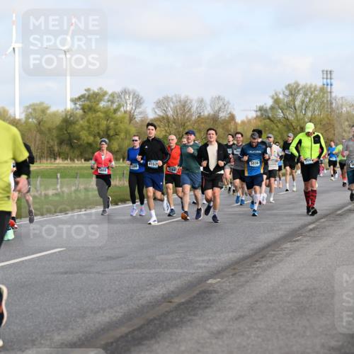 12.04.2026 - 45. Internationalen Wilhelmsburger Insellauf Dr. Thomas Lammeyer http://msf.ph/oto/9433981 12.04.2026 09:19:48 Laufen 4631, 2088, 4157, 3399, 5284, 82, 3608, 5039, 259, 3695, 5563 meine-sportfotos.de