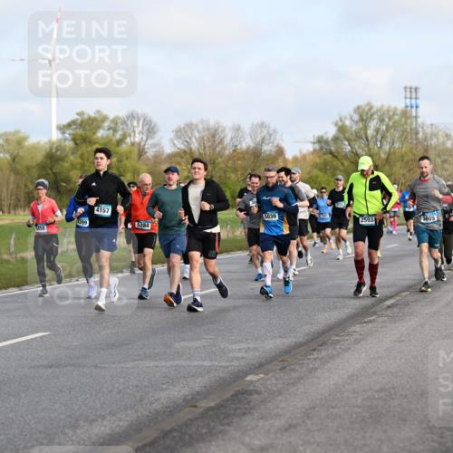 12.04.2026 - 45. Internationalen Wilhelmsburger Insellauf Dr. Thomas Lammeyer http://msf.ph/oto/9433987 12.04.2026 09:19:49 Laufen 3399, 2706, 4157, 5284, 92, 5039, 5732, 2593, 3695 meine-sportfotos.de