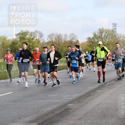 12.04.2026 - 45. Internationalen Wilhelmsburger Insellauf Dr. Thomas Lammeyer http://msf.ph/oto/9433988 12.04.2026 09:19:49 Laufen 3399, 4157, 5284, 5650, 92, 2593, 5039, 3695, 5563 meine-sportfotos.de