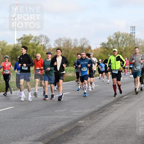 12.04.2026 - 45. Internationalen Wilhelmsburger Insellauf Dr. Thomas Lammeyer http://msf.ph/oto/9433989 12.04.2026 09:19:49 Laufen 5650, 39, 4157, 5284, 92, 5039, 5563, 3695, 2593 meine-sportfotos.de