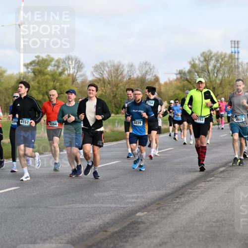 12.04.2026 - 45. Internationalen Wilhelmsburger Insellauf Dr. Thomas Lammeyer http://msf.ph/oto/9433991 12.04.2026 09:19:50 Laufen 3399, 4157, 5650, 5284, 92, 2154, 5039, 593, 3695, 5563 meine-sportfotos.de