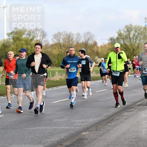 12.04.2026 - 45. Internationalen Wilhelmsburger Insellauf Dr. Thomas Lammeyer http://msf.ph/oto/9433993 12.04.2026 09:19:50 Laufen 33, 5650, 4157, 5284, 92, 5039, 154, 2593, 3695, 5563 meine-sportfotos.de