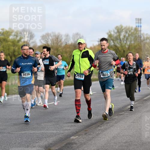 12.04.2026 - 45. Internationalen Wilhelmsburger Insellauf Dr. Thomas Lammeyer http://msf.ph/oto/9434002 12.04.2026 09:19:51 Laufen 92, 2154, 766, 5039, 3952, 2593, 3695, 269, 5563 meine-sportfotos.de
