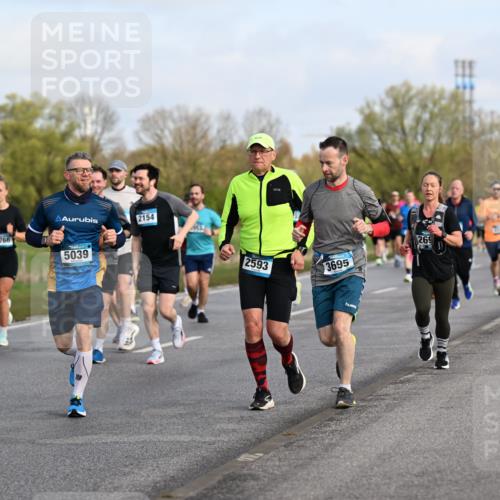 12.04.2026 - 45. Internationalen Wilhelmsburger Insellauf Dr. Thomas Lammeyer http://msf.ph/oto/9434003 12.04.2026 09:19:52 Laufen 92, 5766, 5039, 2154, 2593, 3695, 269 meine-sportfotos.de