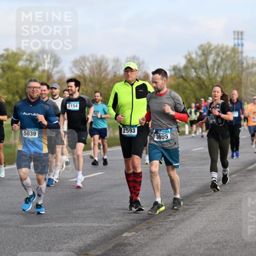 12.04.2026 - 45. Internationalen Wilhelmsburger Insellauf Dr. Thomas Lammeyer http://msf.ph/oto/9434004 12.04.2026 09:19:52 Laufen 92, 5766, 2154, 5039, 2593, 3695, 269, 5563 meine-sportfotos.de