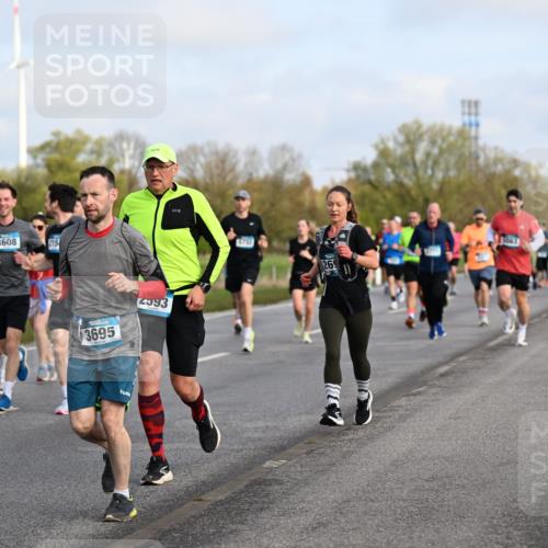 12.04.2026 - 45. Internationalen Wilhelmsburger Insellauf Dr. Thomas Lammeyer http://msf.ph/oto/9434010 12.04.2026 09:19:53 Laufen 3608, 5039, 215, 3695, 2593 meine-sportfotos.de