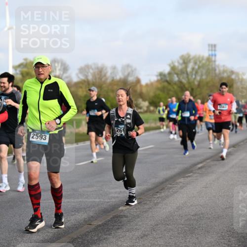 12.04.2026 - 45. Internationalen Wilhelmsburger Insellauf Dr. Thomas Lammeyer http://msf.ph/oto/9434012 12.04.2026 09:19:54 Laufen 3695, 2593, 2, 269 meine-sportfotos.de