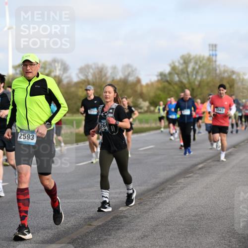 12.04.2026 - 45. Internationalen Wilhelmsburger Insellauf Dr. Thomas Lammeyer http://msf.ph/oto/9434013 12.04.2026 09:19:54 Laufen 3695, 2154, 2593, 269 meine-sportfotos.de