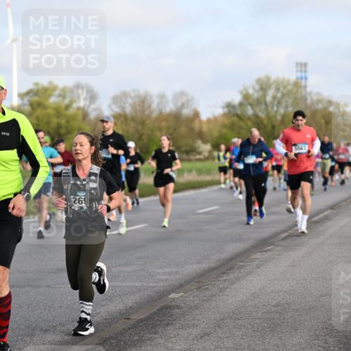 12.04.2026 - 45. Internationalen Wilhelmsburger Insellauf Dr. Thomas Lammeyer http://msf.ph/oto/9434014 12.04.2026 09:19:54 Laufen 2593, 269, 5563 meine-sportfotos.de
