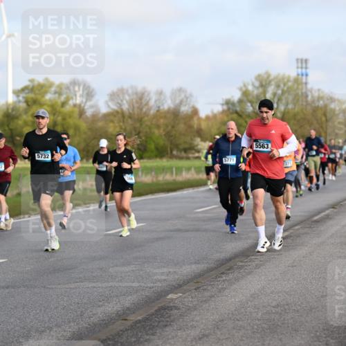 12.04.2026 - 45. Internationalen Wilhelmsburger Insellauf Dr. Thomas Lammeyer http://msf.ph/oto/9434020 12.04.2026 09:19:55 Laufen 3952, 3722, 5732, 366, 5771, 5563, 371 meine-sportfotos.de