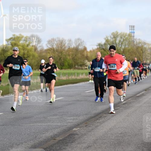 12.04.2026 - 45. Internationalen Wilhelmsburger Insellauf Dr. Thomas Lammeyer http://msf.ph/oto/9434021 12.04.2026 09:19:55 Laufen 3952, 722, 5732, 5771, 5563, 2371 meine-sportfotos.de