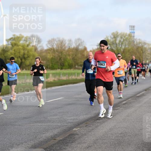 12.04.2026 - 45. Internationalen Wilhelmsburger Insellauf Dr. Thomas Lammeyer http://msf.ph/oto/9434024 12.04.2026 09:19:56 Laufen 3722, 5732, 4482, 366, 5771, 5563, 2371 meine-sportfotos.de