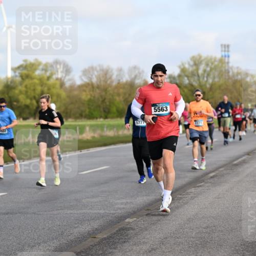 12.04.2026 - 45. Internationalen Wilhelmsburger Insellauf Dr. Thomas Lammeyer http://msf.ph/oto/9434027 12.04.2026 09:19:56 Laufen 5732, 422, 5771, 5563, 2371 meine-sportfotos.de
