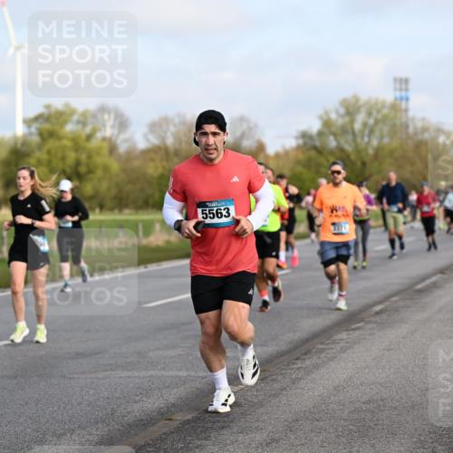 12.04.2026 - 45. Internationalen Wilhelmsburger Insellauf Dr. Thomas Lammeyer http://msf.ph/oto/9434031 12.04.2026 09:19:57 Laufen 4482, 5563 meine-sportfotos.de