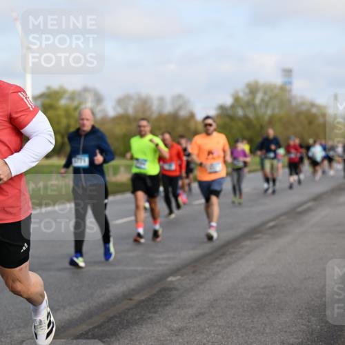 12.04.2026 - 45. Internationalen Wilhelmsburger Insellauf Dr. Thomas Lammeyer http://msf.ph/oto/9434039 12.04.2026 09:19:58 Laufen 5563, 1774 meine-sportfotos.de