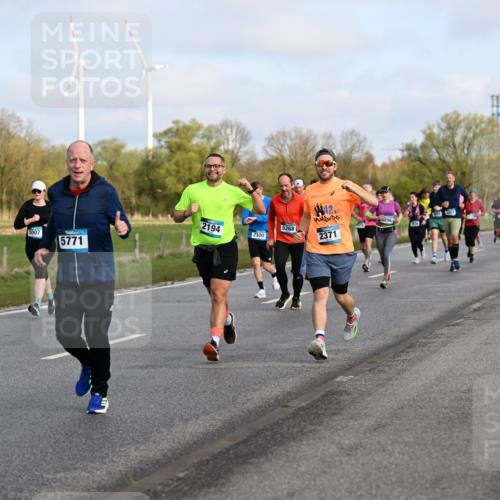 12.04.2026 - 45. Internationalen Wilhelmsburger Insellauf Dr. Thomas Lammeyer http://msf.ph/oto/9434046 12.04.2026 09:19:59 Laufen 1969, 2194, 5268, 3007, 2300, 2371, 5771, 5805 meine-sportfotos.de