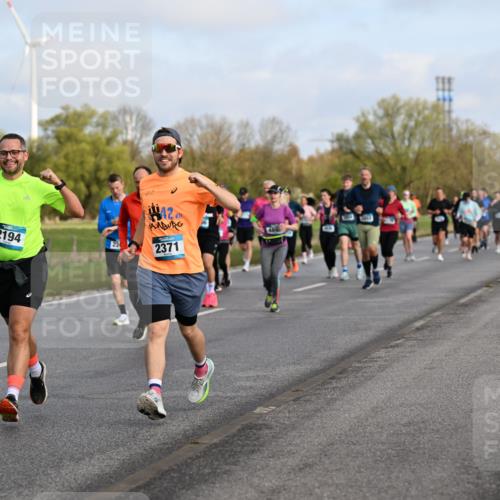 12.04.2026 - 45. Internationalen Wilhelmsburger Insellauf Dr. Thomas Lammeyer http://msf.ph/oto/9434050 12.04.2026 09:20:00 Laufen 2194, 2371, 489 meine-sportfotos.de