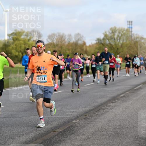 12.04.2026 - 45. Internationalen Wilhelmsburger Insellauf Dr. Thomas Lammeyer http://msf.ph/oto/9434051 12.04.2026 09:20:00 Laufen 2194, 42, 2371, 4894 meine-sportfotos.de