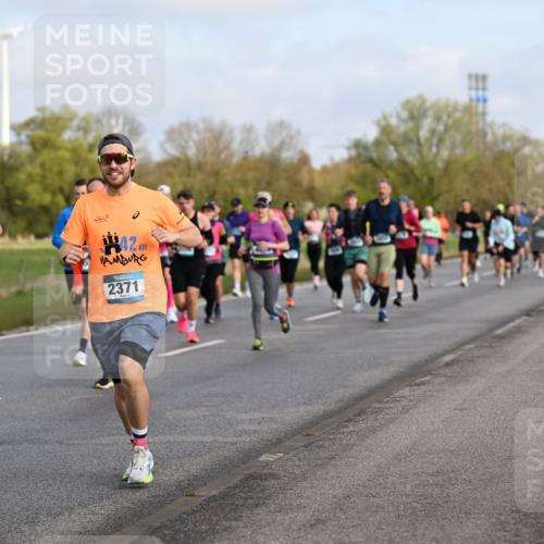12.04.2026 - 45. Internationalen Wilhelmsburger Insellauf Dr. Thomas Lammeyer http://msf.ph/oto/9434052 12.04.2026 09:20:00 Laufen 2194, 42, 2371 meine-sportfotos.de