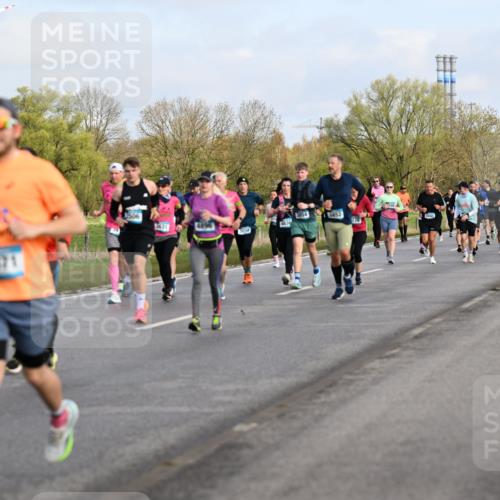 12.04.2026 - 45. Internationalen Wilhelmsburger Insellauf Dr. Thomas Lammeyer http://msf.ph/oto/9434054 12.04.2026 09:20:01 Laufen 371, 3631, 3452, 795, 5805 meine-sportfotos.de