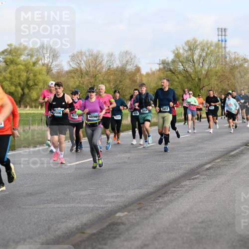 12.04.2026 - 45. Internationalen Wilhelmsburger Insellauf Dr. Thomas Lammeyer http://msf.ph/oto/9434056 12.04.2026 09:20:01 Laufen 2506, 3854, 3852, 5490, 3631, 4896, 4636, 5805, 3039, 2371 meine-sportfotos.de