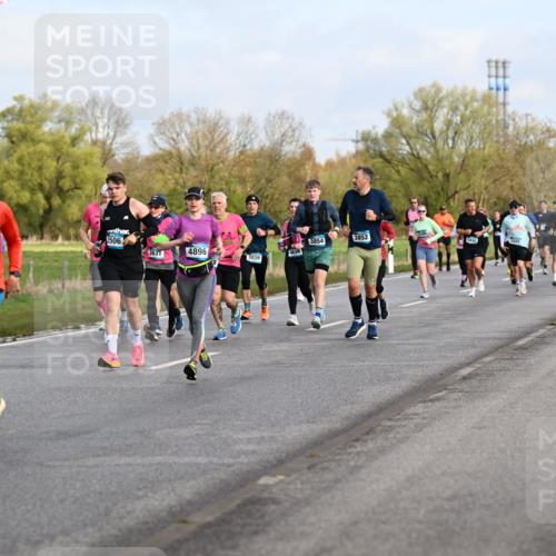 12.04.2026 - 45. Internationalen Wilhelmsburger Insellauf Dr. Thomas Lammeyer http://msf.ph/oto/9434057 12.04.2026 09:20:01 Laufen 2371, 2506, 3852, 3854, 5490, 3631, 4896, 4636, 3039, 5805 meine-sportfotos.de