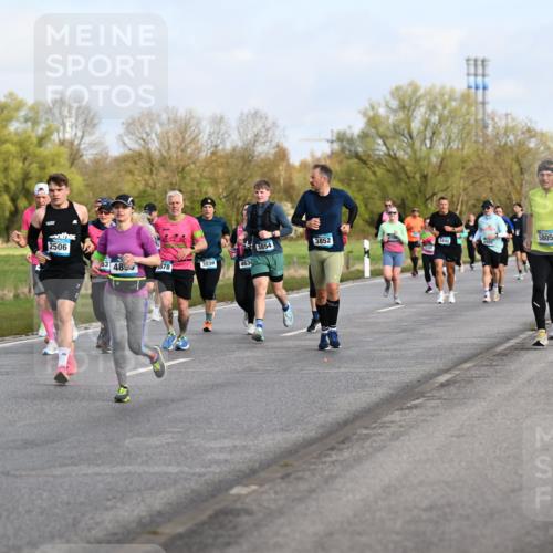12.04.2026 - 45. Internationalen Wilhelmsburger Insellauf Dr. Thomas Lammeyer http://msf.ph/oto/9434058 12.04.2026 09:20:02 Laufen 2506, 3854, 3852, 367, 5805, 268, 63, 489, 578, 3039, 463 meine-sportfotos.de