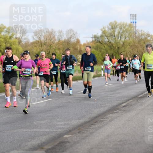 12.04.2026 - 45. Internationalen Wilhelmsburger Insellauf Dr. Thomas Lammeyer http://msf.ph/oto/9434060 12.04.2026 09:20:02 Laufen 07, 2506, 3854, 3120, 5490, 5501, 5805, 3852, 4896, 4636, 3039, 578 meine-sportfotos.de