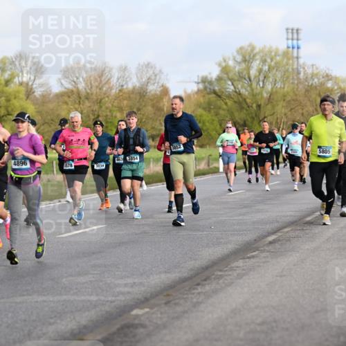 12.04.2026 - 45. Internationalen Wilhelmsburger Insellauf Dr. Thomas Lammeyer http://msf.ph/oto/9434062 12.04.2026 09:20:02 Laufen 2795, 3852, 5490, 5501, 5805, 2506, 463, 3854, 4896, 5578, 3039, 07 meine-sportfotos.de