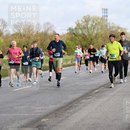 12.04.2026 - 45. Internationalen Wilhelmsburger Insellauf Dr. Thomas Lammeyer http://msf.ph/oto/9434063 12.04.2026 09:20:03 Laufen 3852, 217, 4896, 5578, 463, 385, 5490, 5805, 3039, 07 meine-sportfotos.de