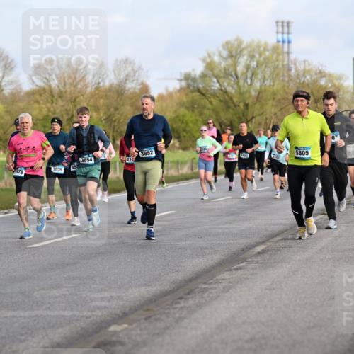 12.04.2026 - 45. Internationalen Wilhelmsburger Insellauf Dr. Thomas Lammeyer http://msf.ph/oto/9434064 12.04.2026 09:20:03 Laufen 07, 3852, 5805, 3854, 6501, 46, 3039, 4896, 5578 meine-sportfotos.de