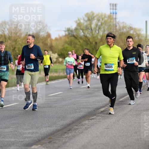 12.04.2026 - 45. Internationalen Wilhelmsburger Insellauf Dr. Thomas Lammeyer http://msf.ph/oto/9434068 12.04.2026 09:20:04 Laufen 5578, 3039, 3854, 3852, 4107, 10, 5805 meine-sportfotos.de
