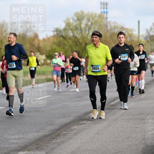 12.04.2026 - 45. Internationalen Wilhelmsburger Insellauf Dr. Thomas Lammeyer http://msf.ph/oto/9434069 12.04.2026 09:20:04 Laufen 3039, 3854, 3852, 5805, 4107, 3010 meine-sportfotos.de